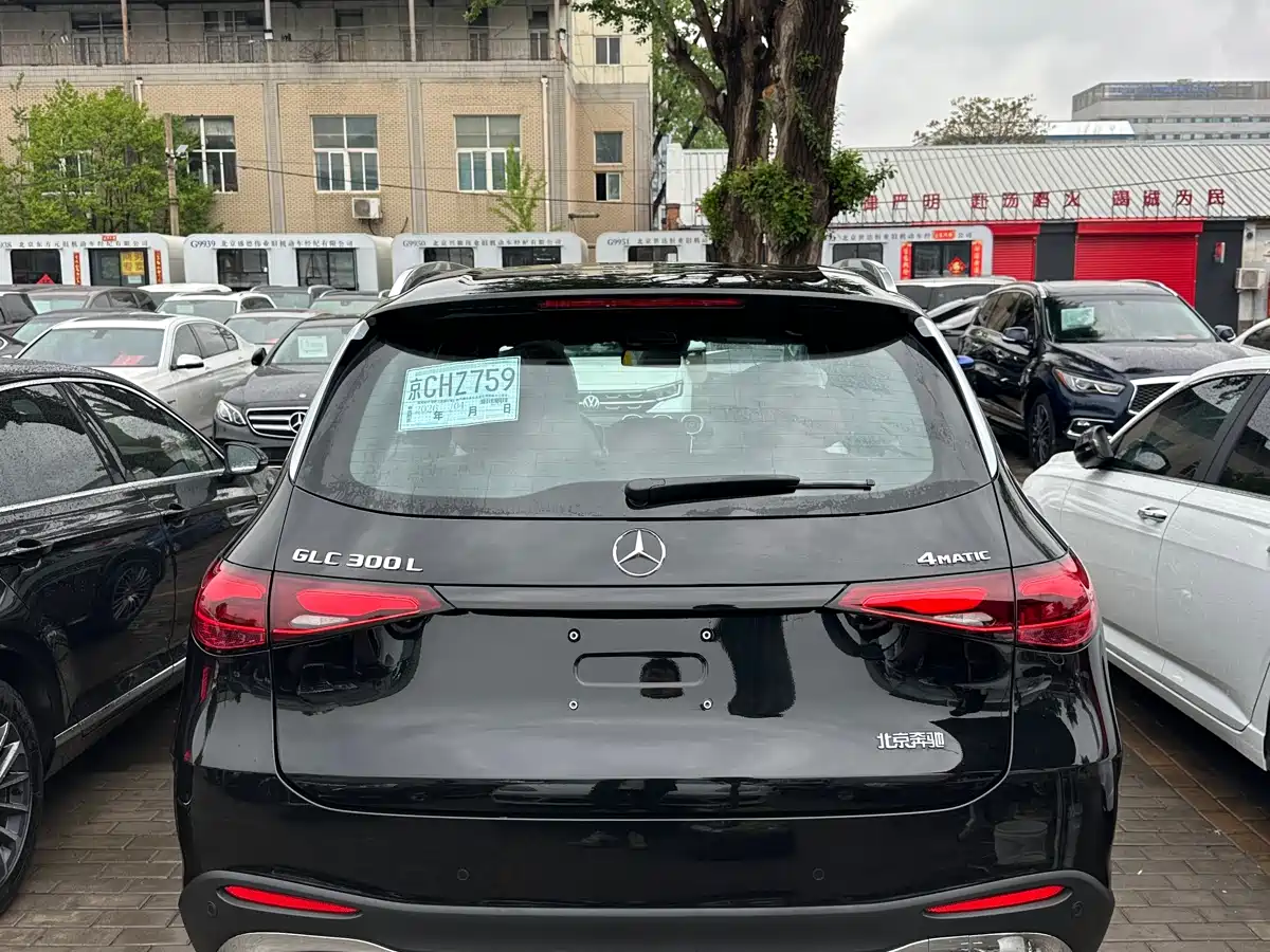 MERCEDES-BENZ GLC