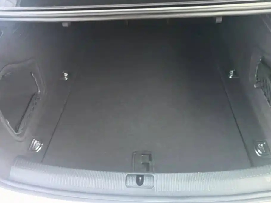 Фото 4 - Audi A4L