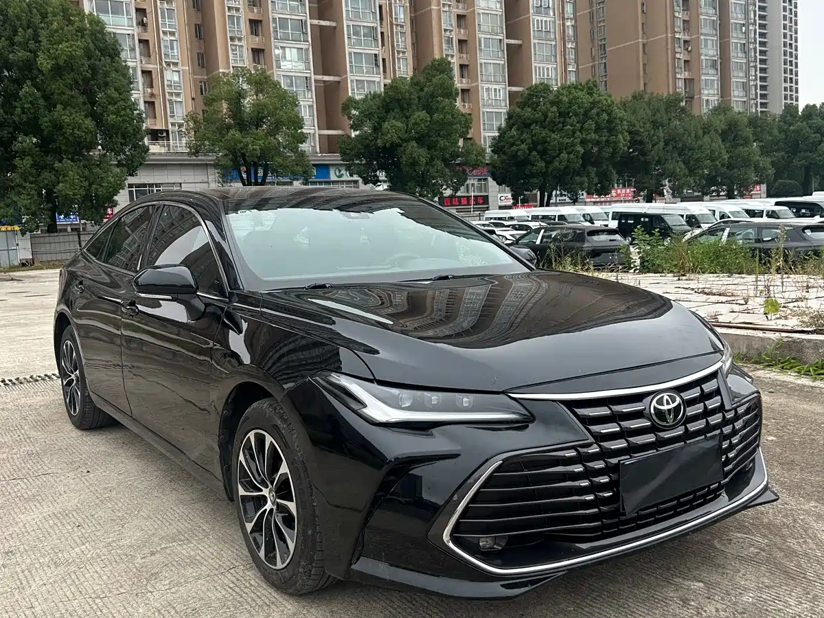 Фото 1 - Toyota Avalon