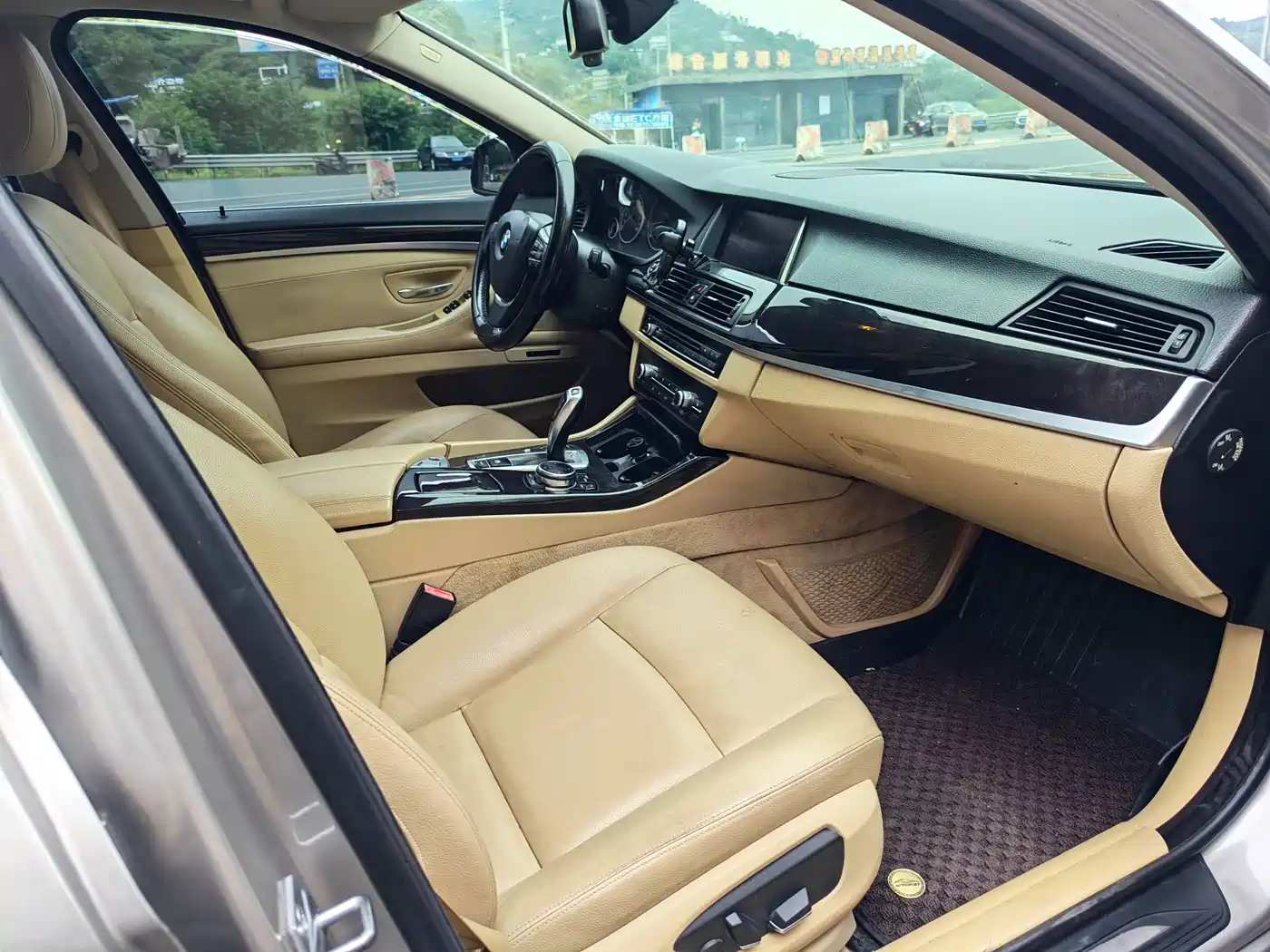 Photo 6 - BMW 5 Series