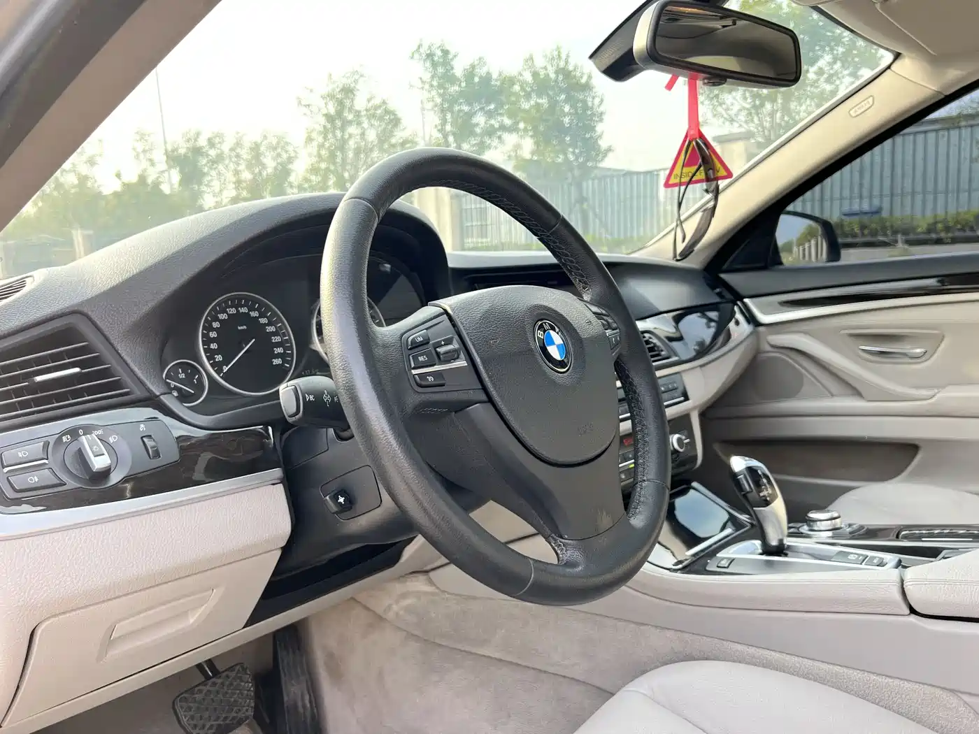 BMW 5 Series 2012 523Li Luxury фото 11