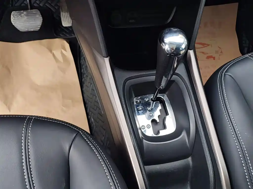 Peugeot 2008 2014 1.6L Automatic Fashion Edition фото 14
