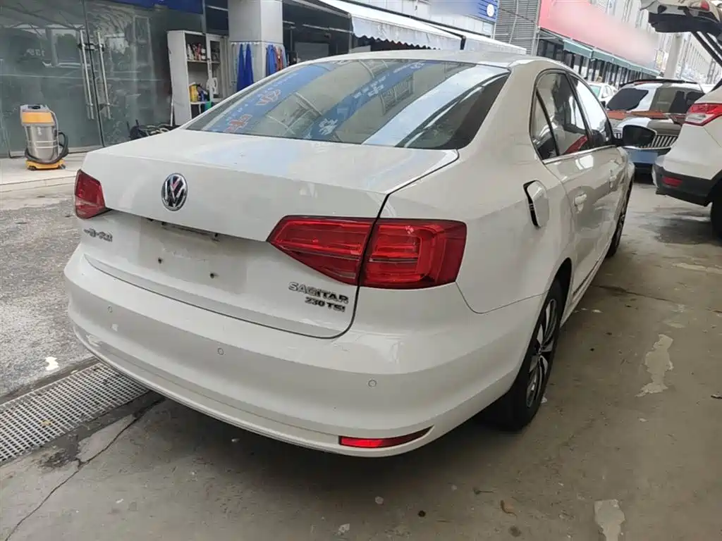 Volkswagen Sagitar 2015 230TSI Automatic Luxury фото 7
