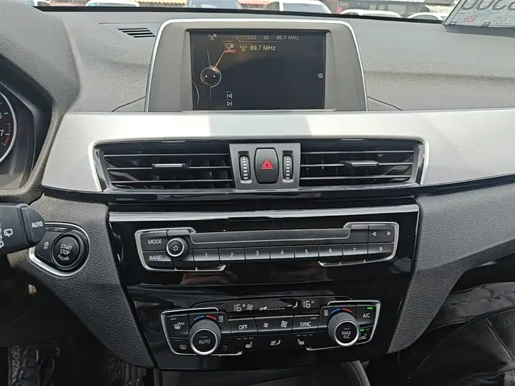 BMW X1 2016 sDrive18Li Premium Model фото 13