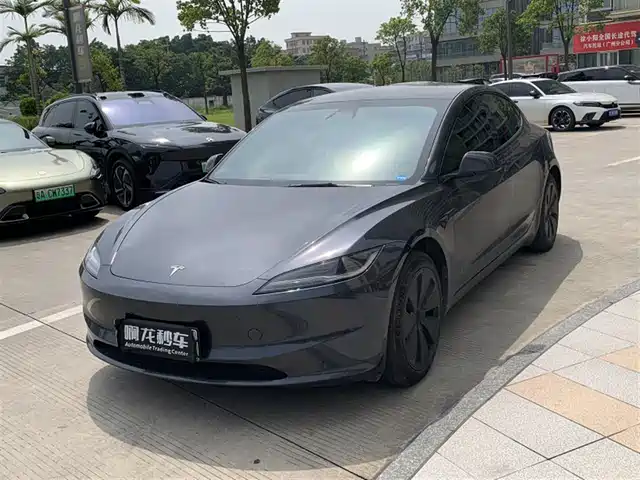 Tesla Model 3 2024