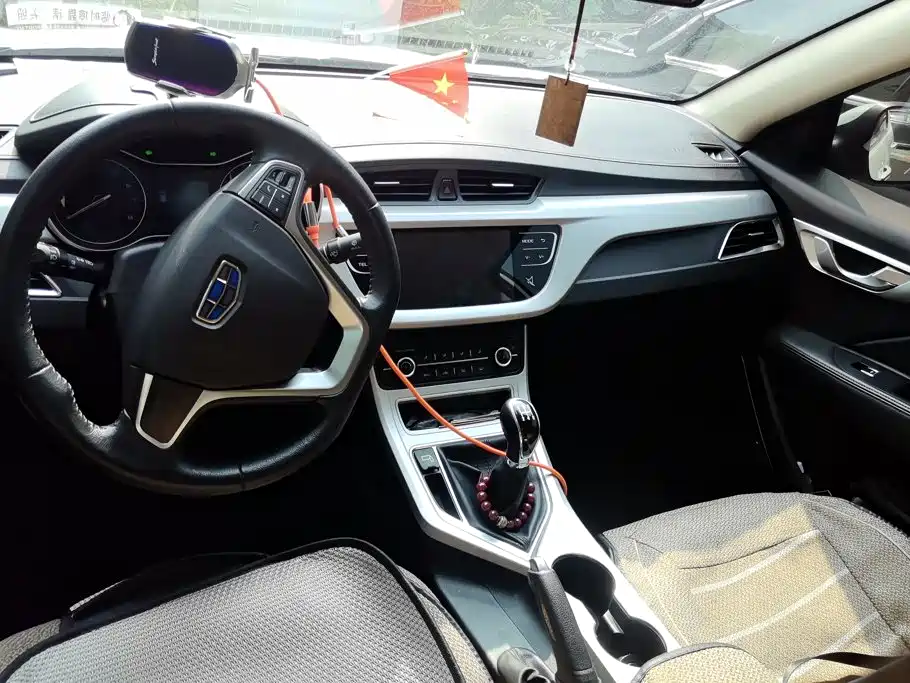 Фото 12 - Geely Vision
