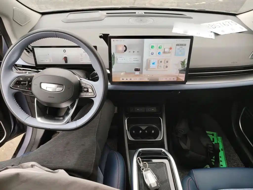 Geely Geometry M6 2023 2022 450 New Intelligence Edition