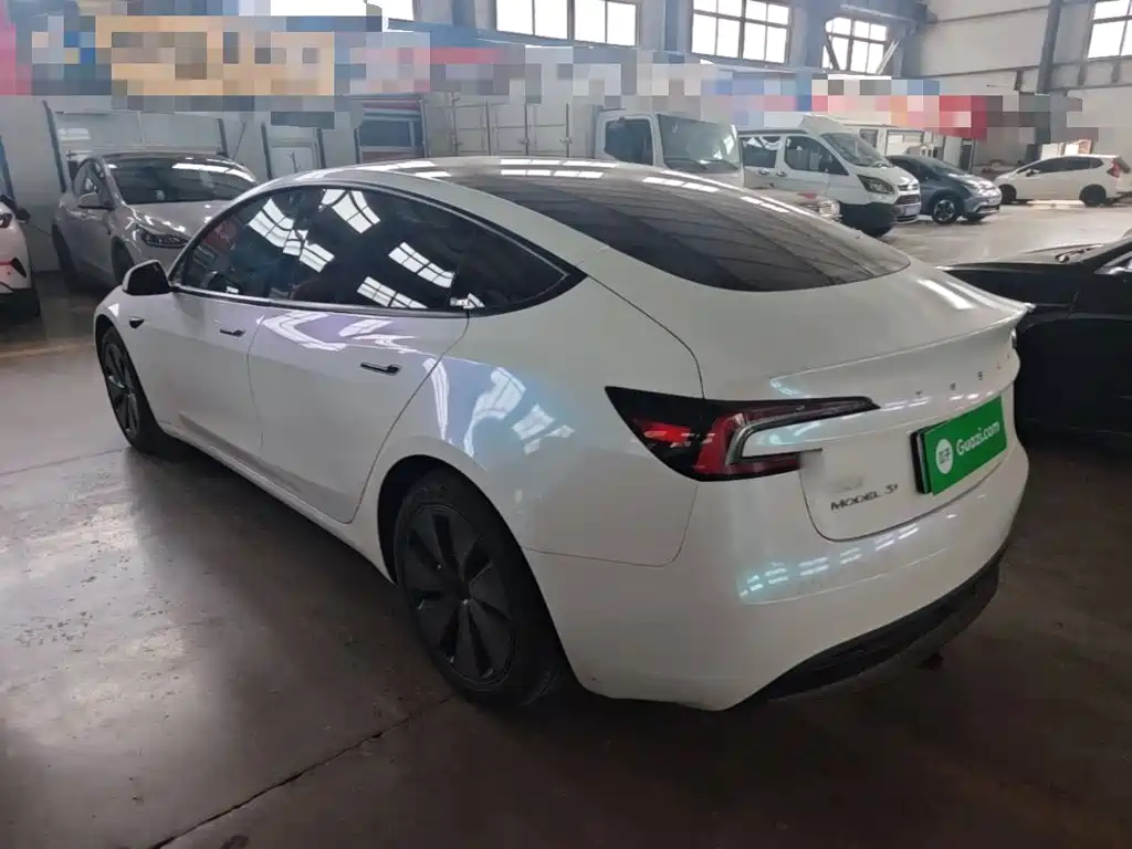 Фото 23 - Tesla Model 3