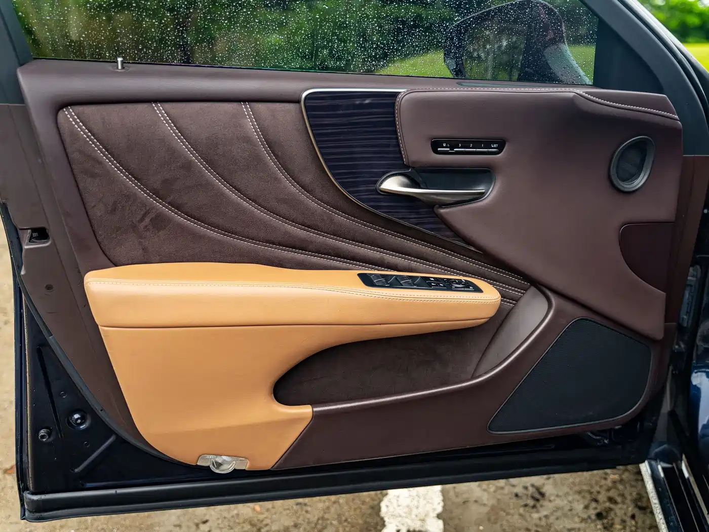 Фото 9 - Lexus LS