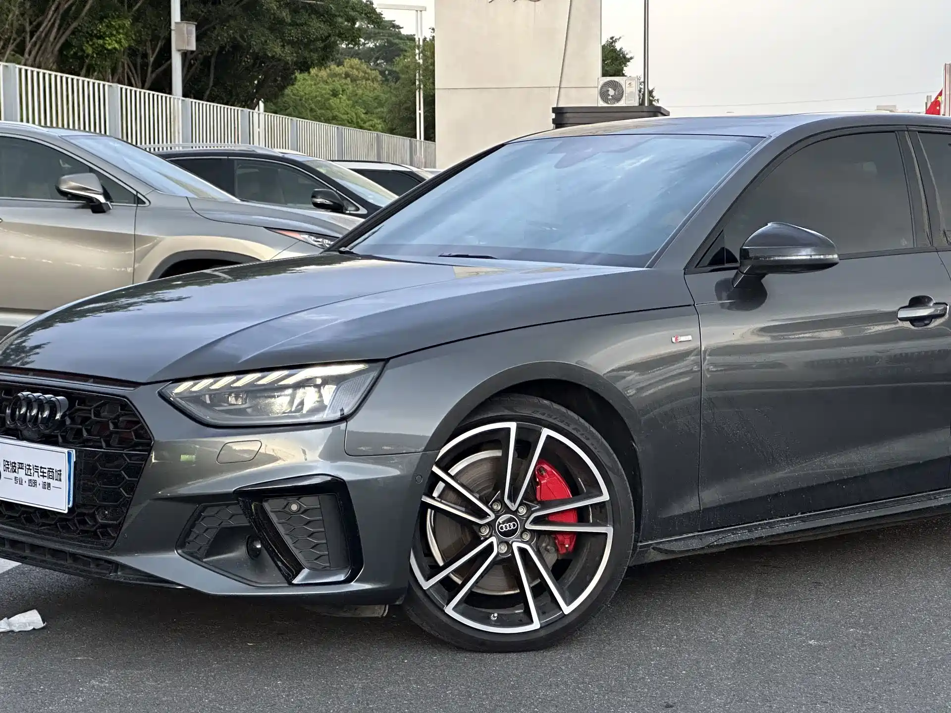 Фото 2 - Audi A4L
