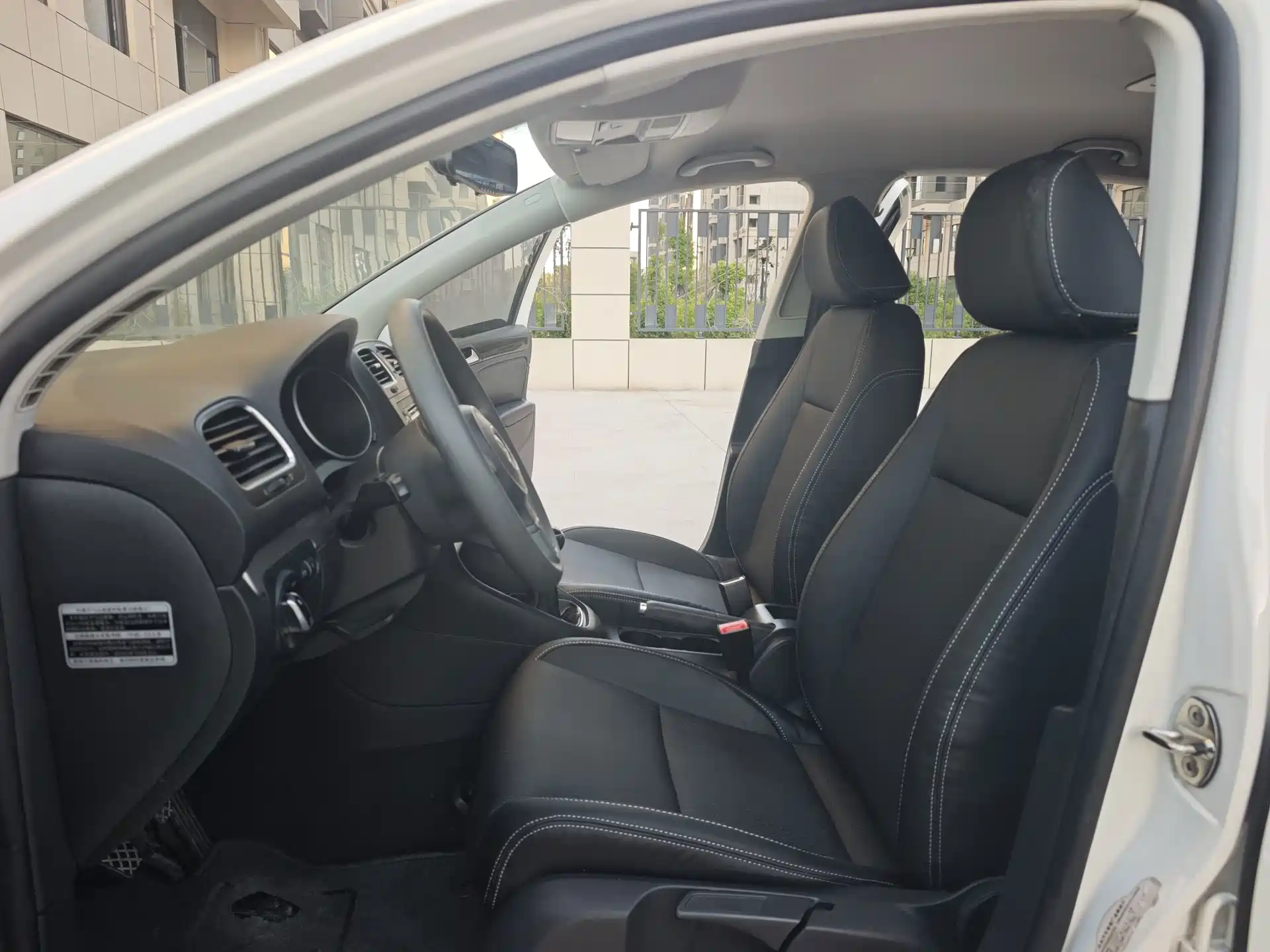Photo 8 - Volkswagen Golf