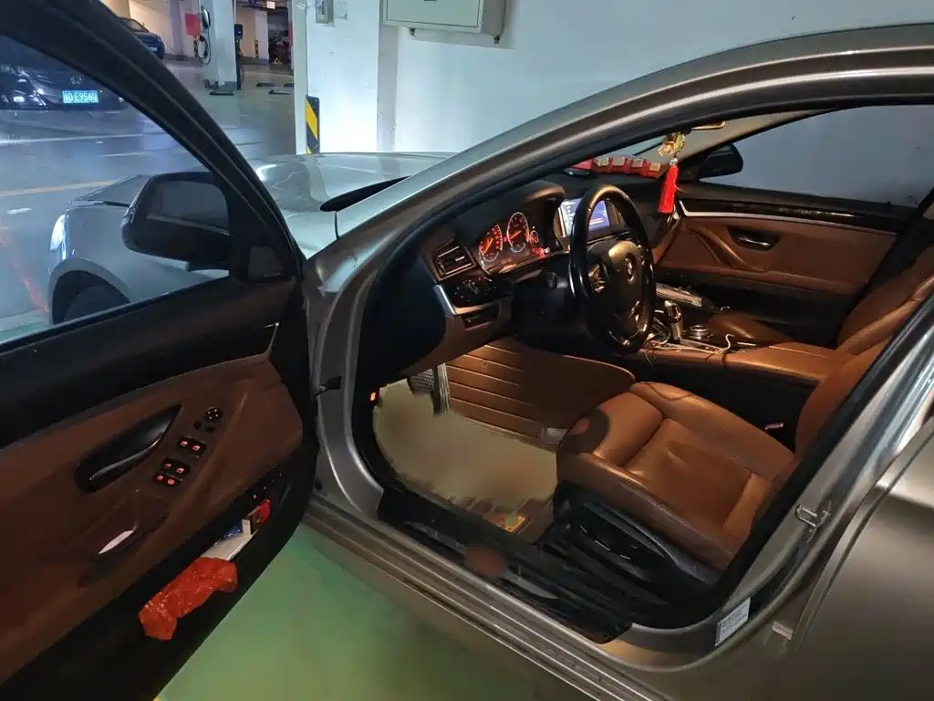 Photo 14 - BMW 5 Series