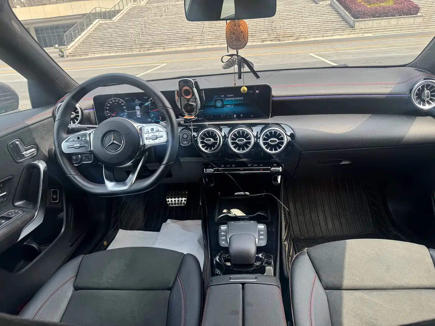 Mercedes-Benz CLA (Import) 2020 CLA 200 фото 10