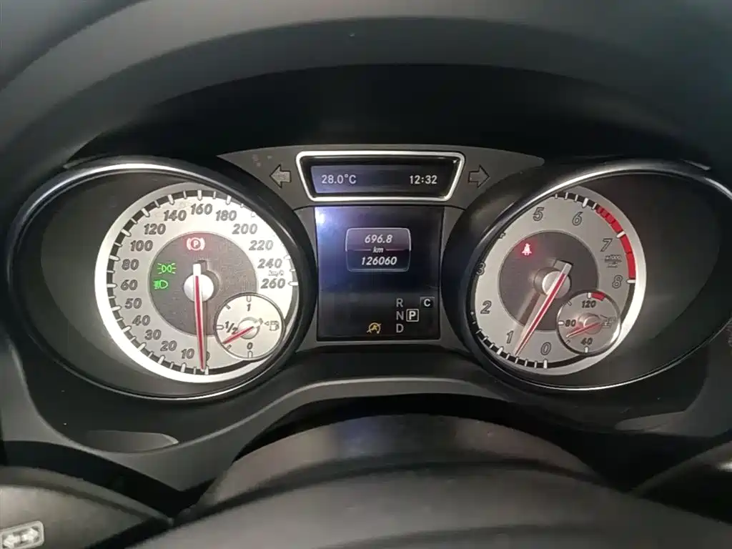 Mercedes-Benz GLA 2016 GLA 200 Dynamic фото 12