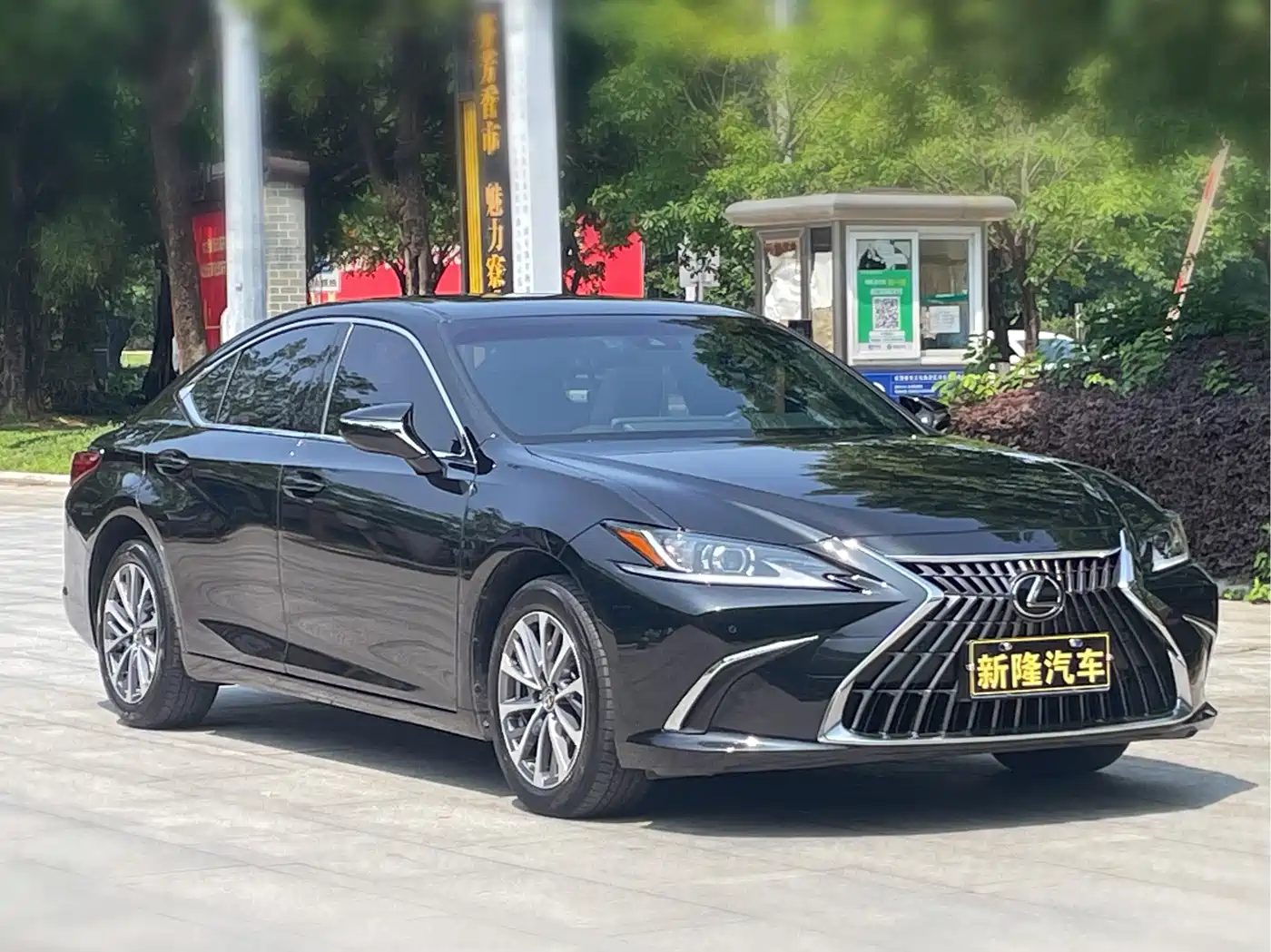 Lexus ES 2023 200 Excellence Edition фото 3
