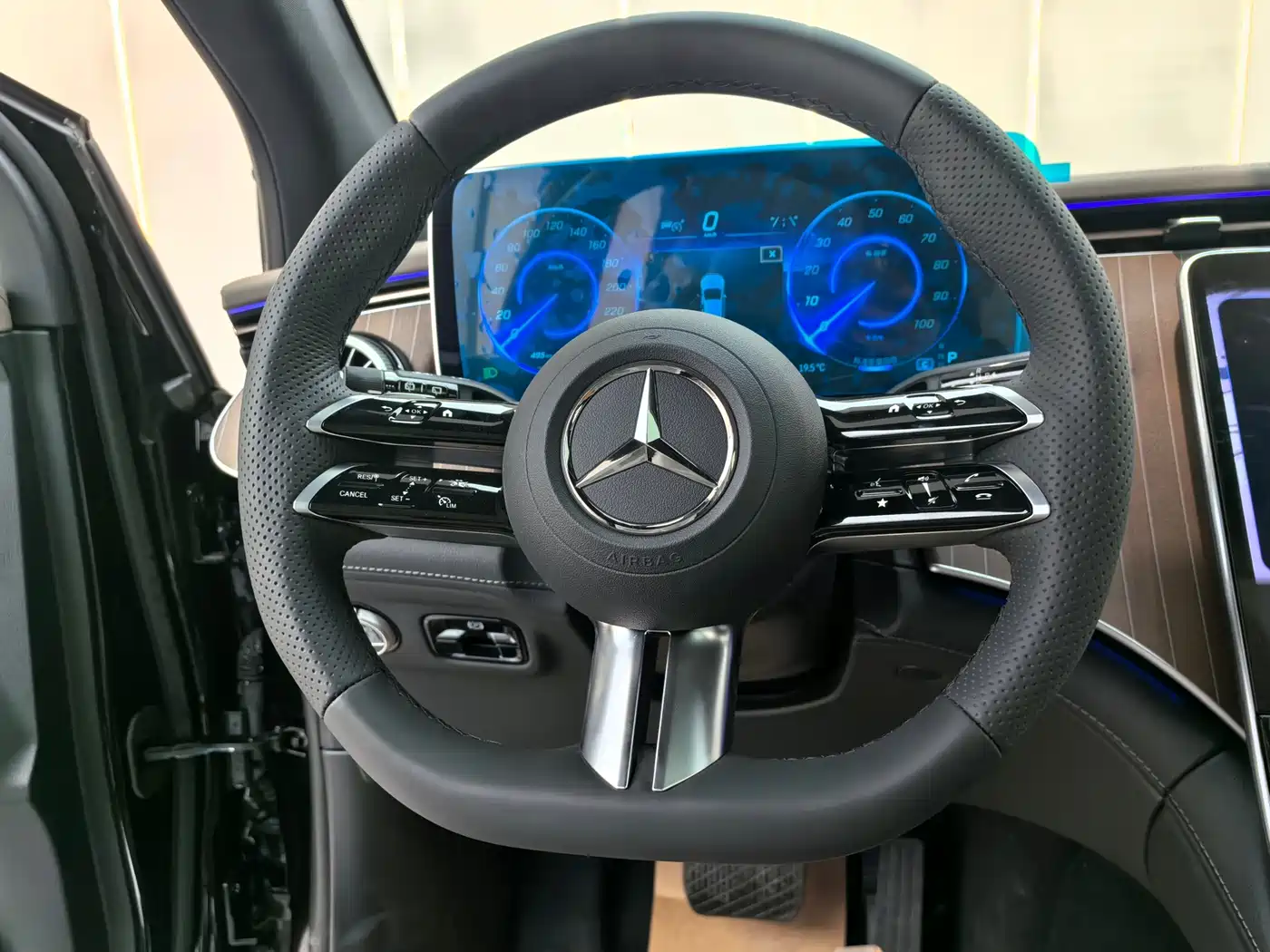 Mercedes-Benz EQE SUV 2024 500 4MATIC Pioneer Edition фото 5