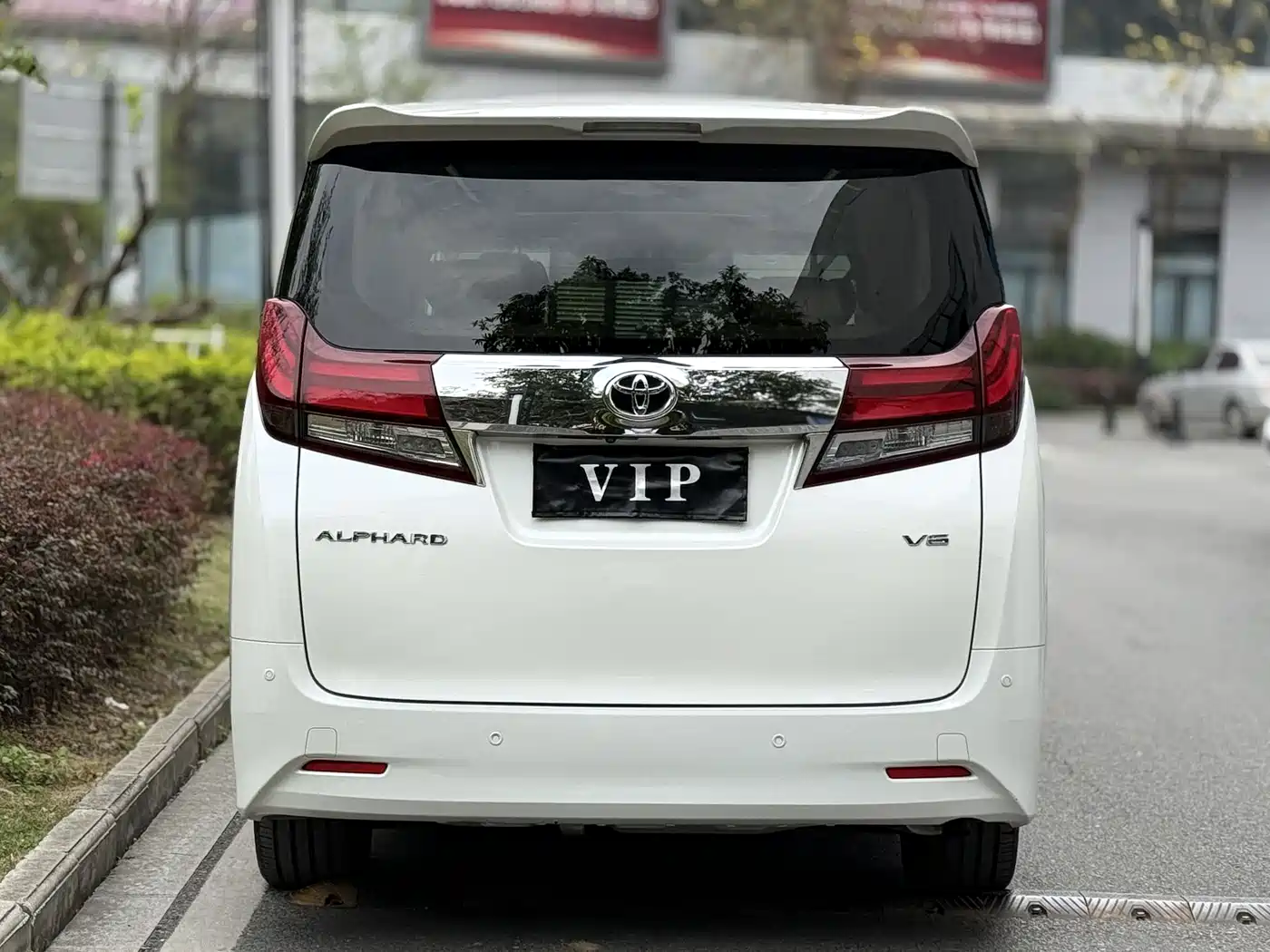 Toyota Alphard 2018 3.5L Luxury фото 6