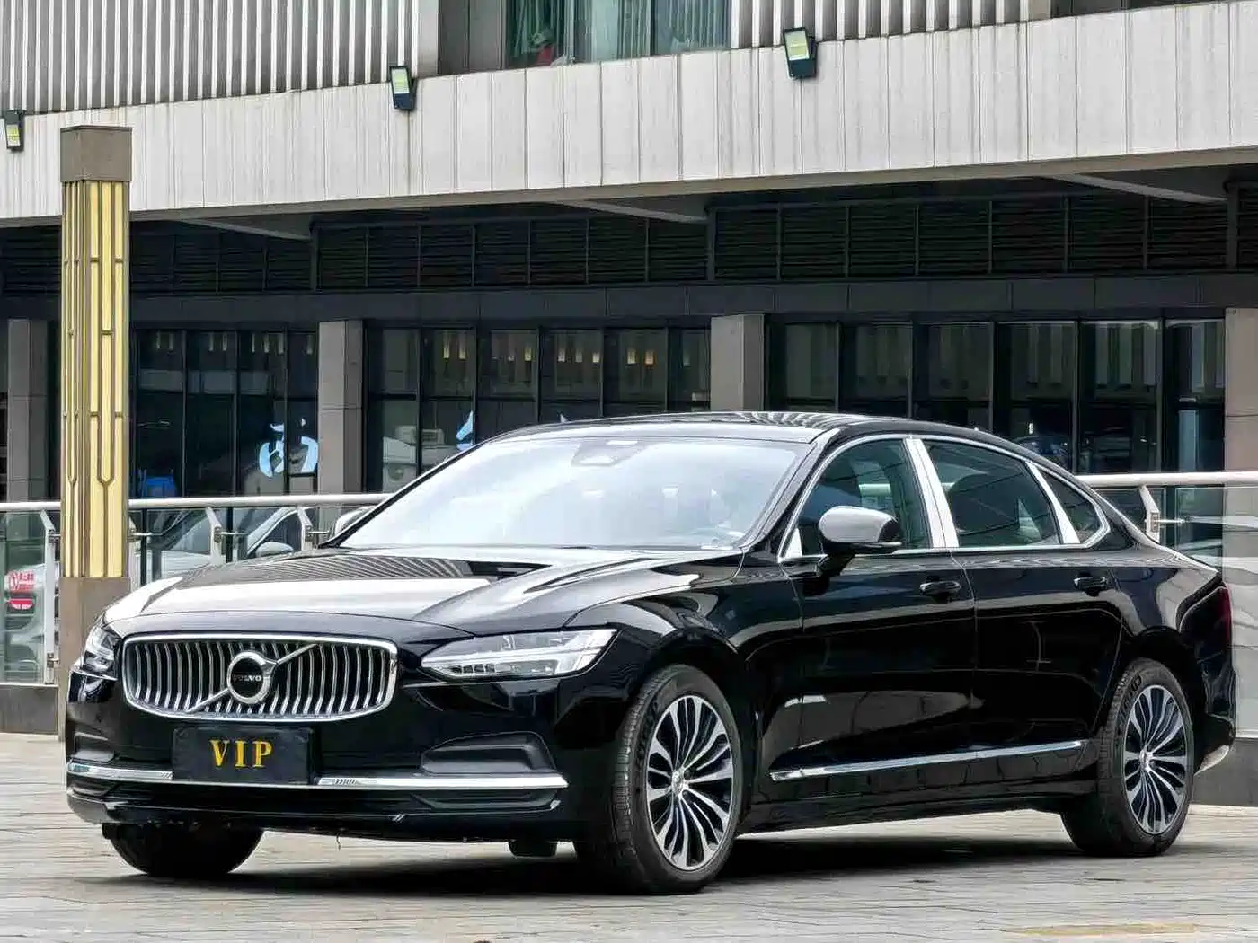 Фото 1 - Volvo S90