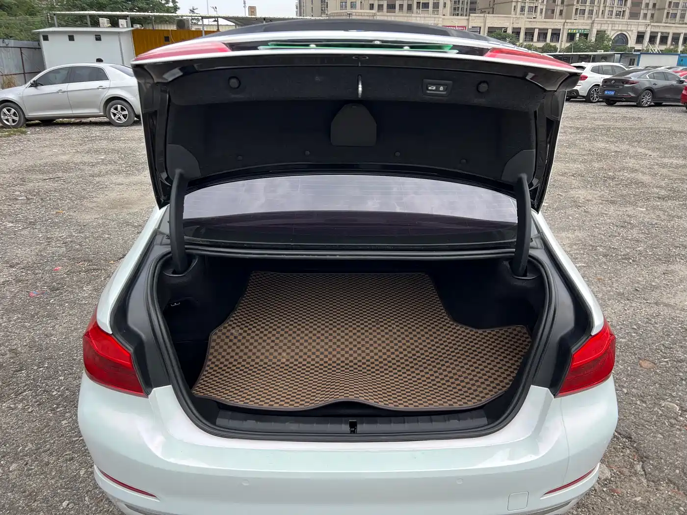 BMW 5 Series New Energy 2019 530Le Luxury Package фото 17