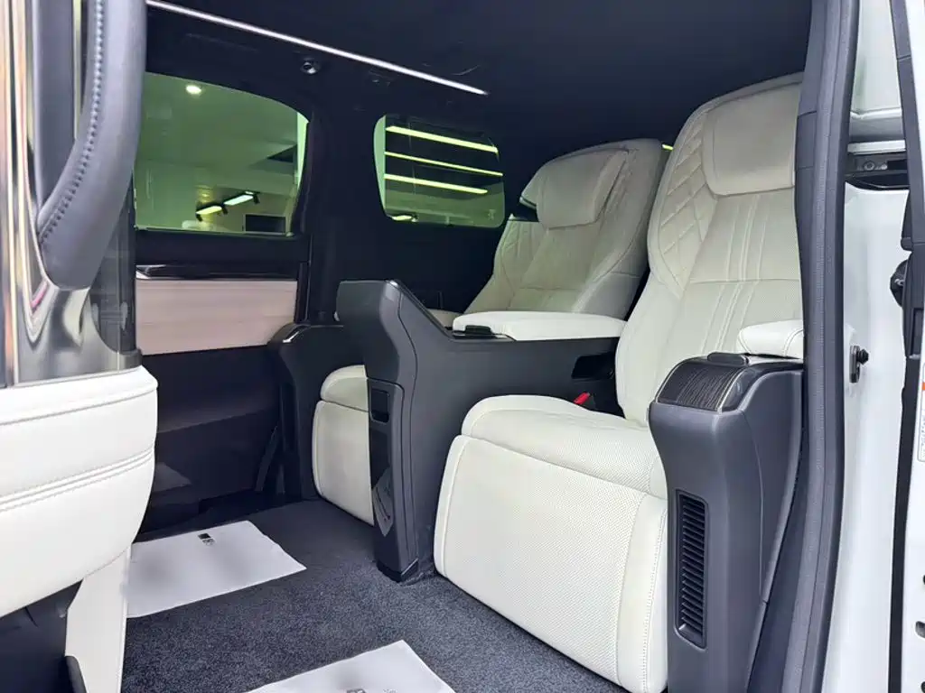 Lexus LM 2021 2020 300h 4-Seat Imperial Edition