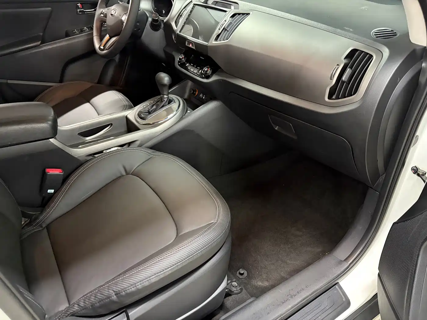 Kia Sportage 2015 2.0L Automatic 2WD DLX фото 9