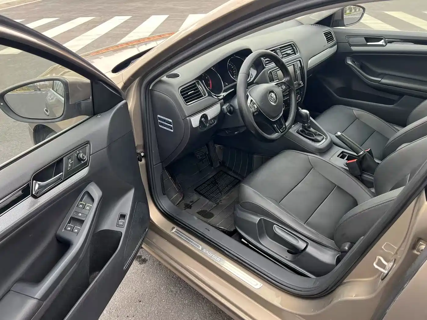 Volkswagen Sagitar 2017 1.6L Automatic Comfort фото 7