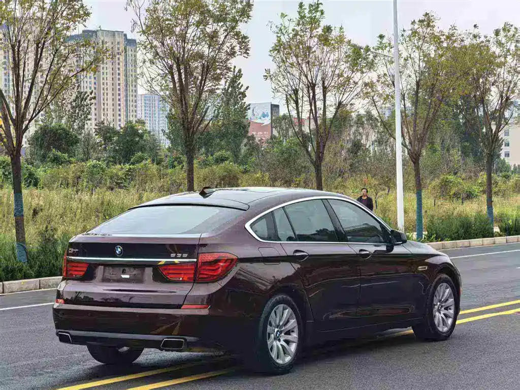 BMW 5 Series GT 2010 535i Leading Model фото 4