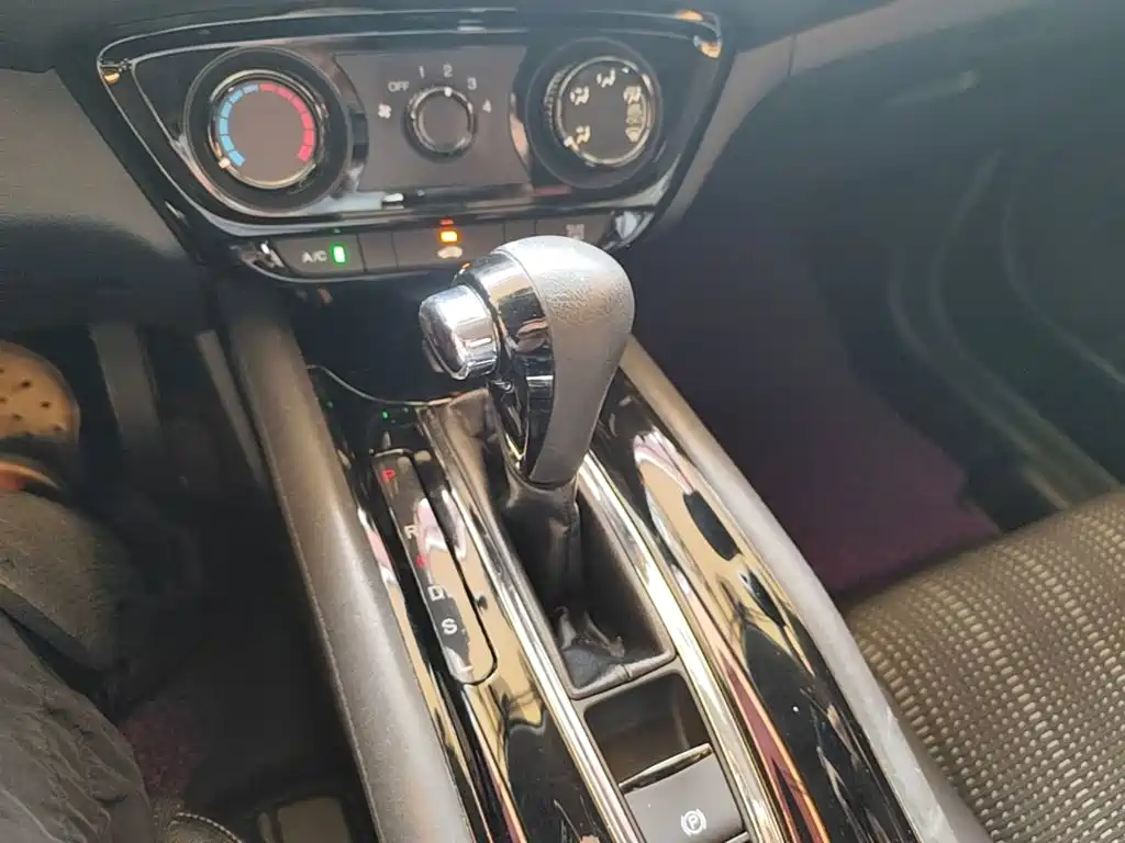 Photo 14 - Honda Vezel