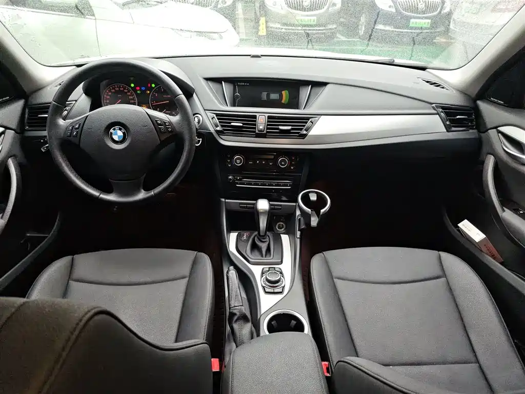 BMW X1 2013 sDrive18i Leading фото 6