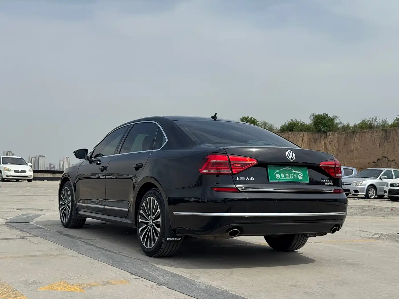 Volkswagen Passat 2016 330TSI DSG Executive Edition фото 9