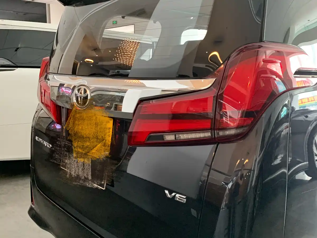 Toyota Alphard 2019 Hybrid 2.5L Premium Edition фото 2