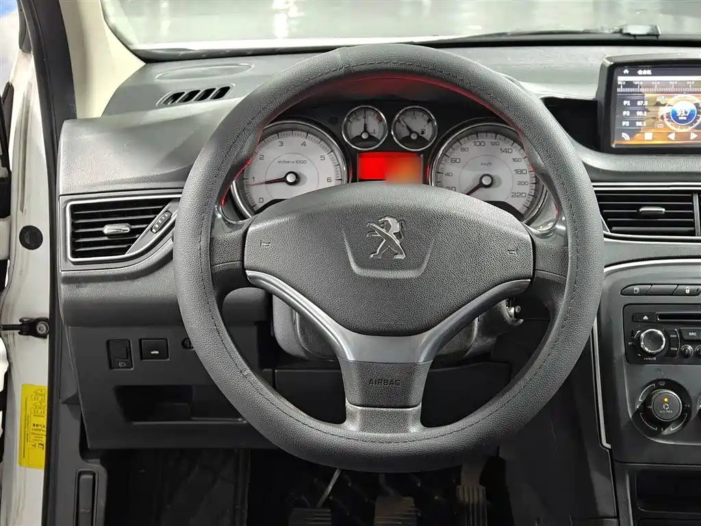 Peugeot 308 2014 Model Joy Edition Classic 1.6L Manual Superior Style фото 3