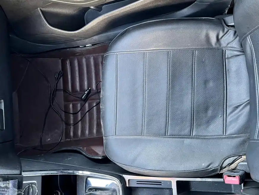 Volkswagen Jetta 2015 1.6L Auto Comfort фото 5