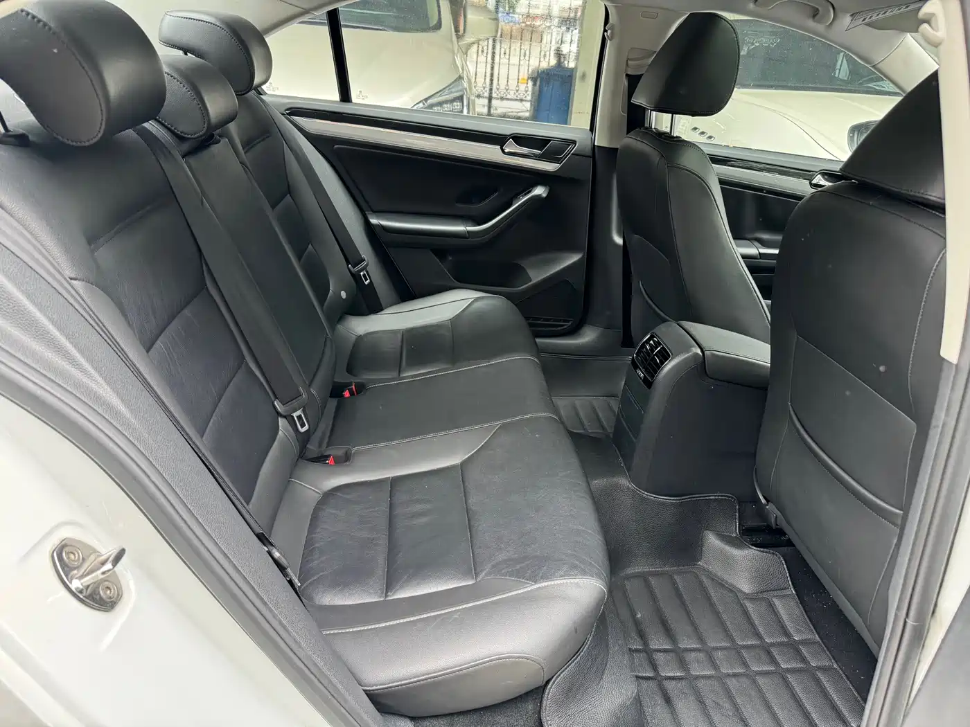 Volkswagen Sagitar 2017 1.6L Automatic Comfort фото 10