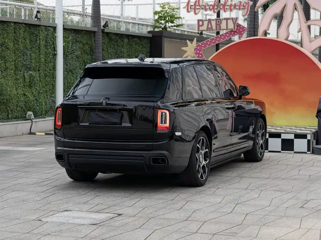 Rolls-Royce Cullinan 2023 2024 Black Badge