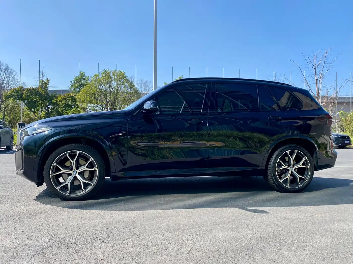 BMW X5 2023 xDrive 30Li Premium M Sport Black Night Package фото 3