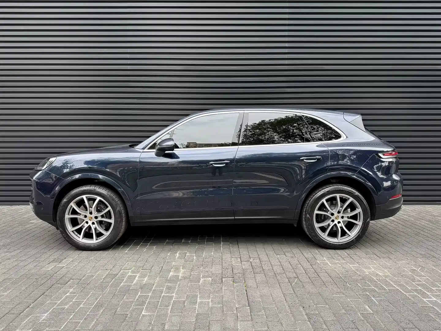 Photo 2 - Porsche Cayenne