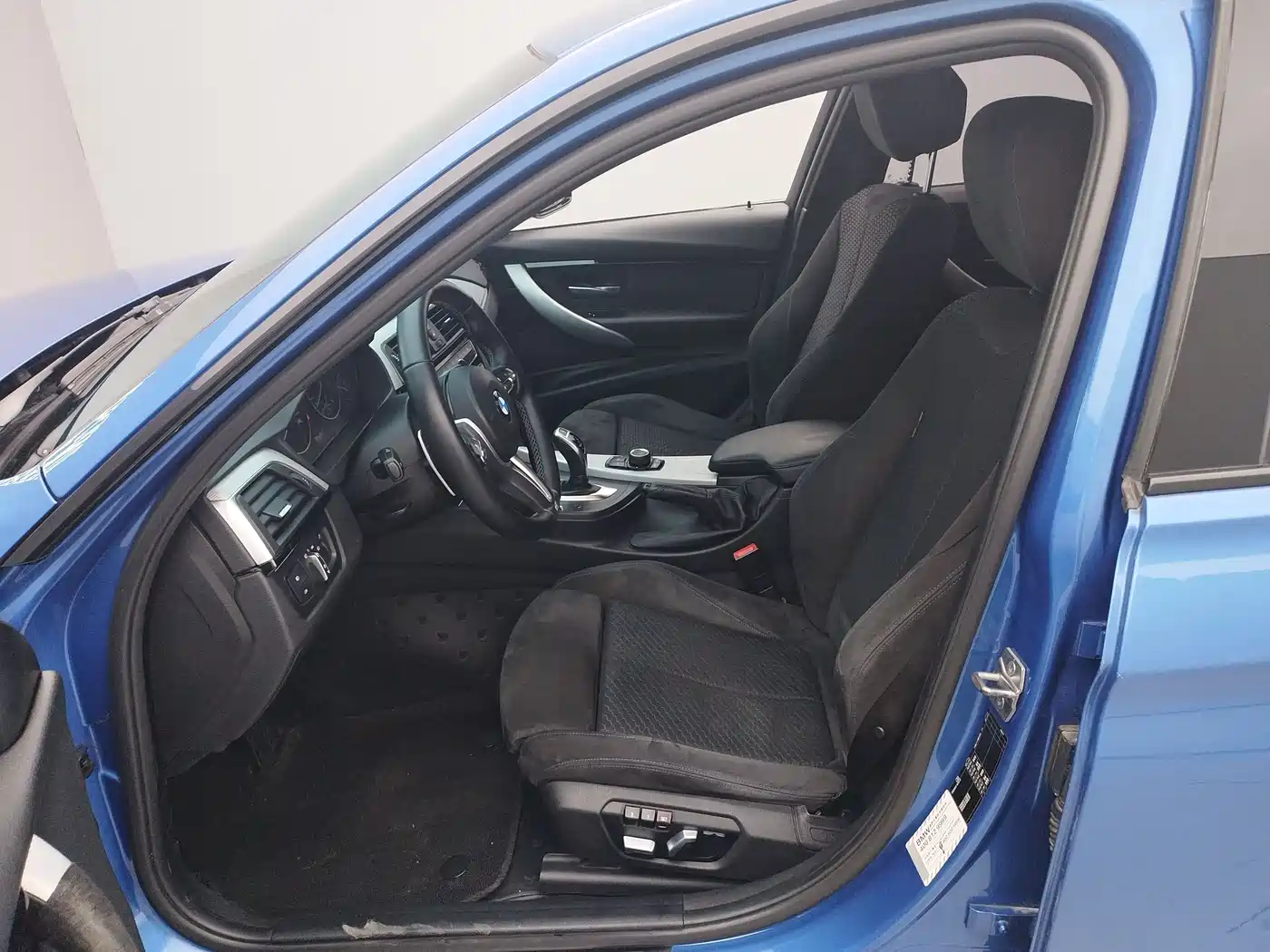 BMW 3 Series 2017 320i M Sport фото 11