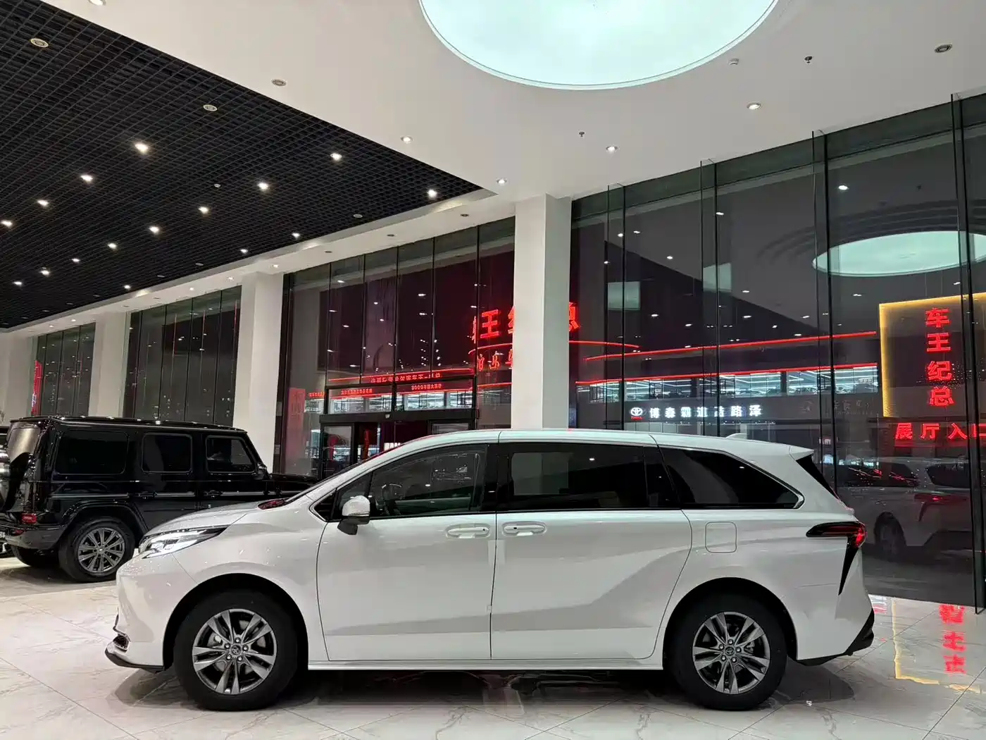 Фото 5 - Toyota Sienna
