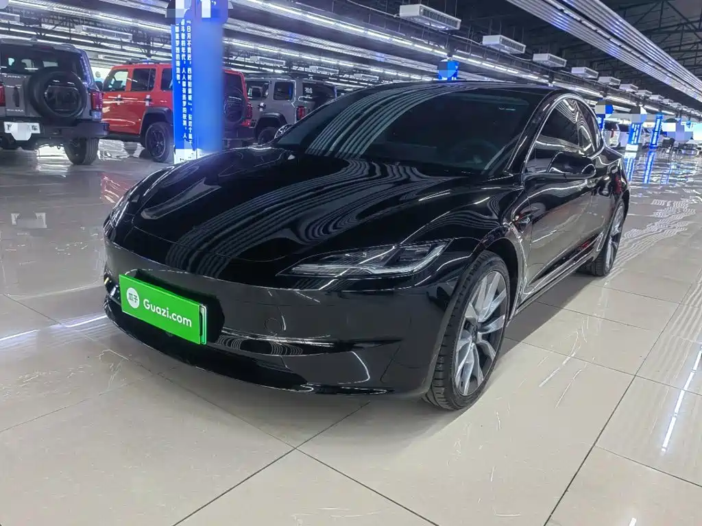 Tesla Model 3 2026 2025 Model Year Facelift Rear-Wheel Drive