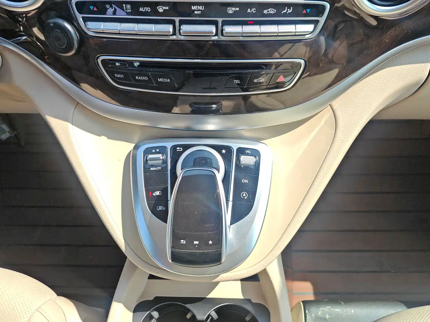 Mercedes-Benz V-Class 2016 V 260 L Premium Long фото 16