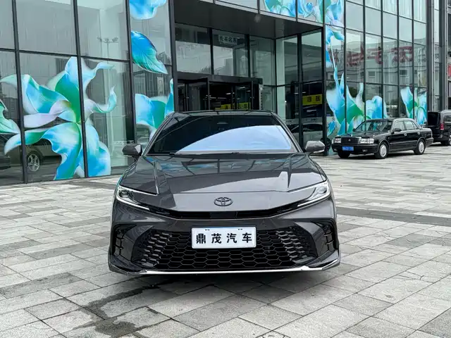 Toyota Camry 2025 Hybrid 2.0HXS Glory Edition — фото 2