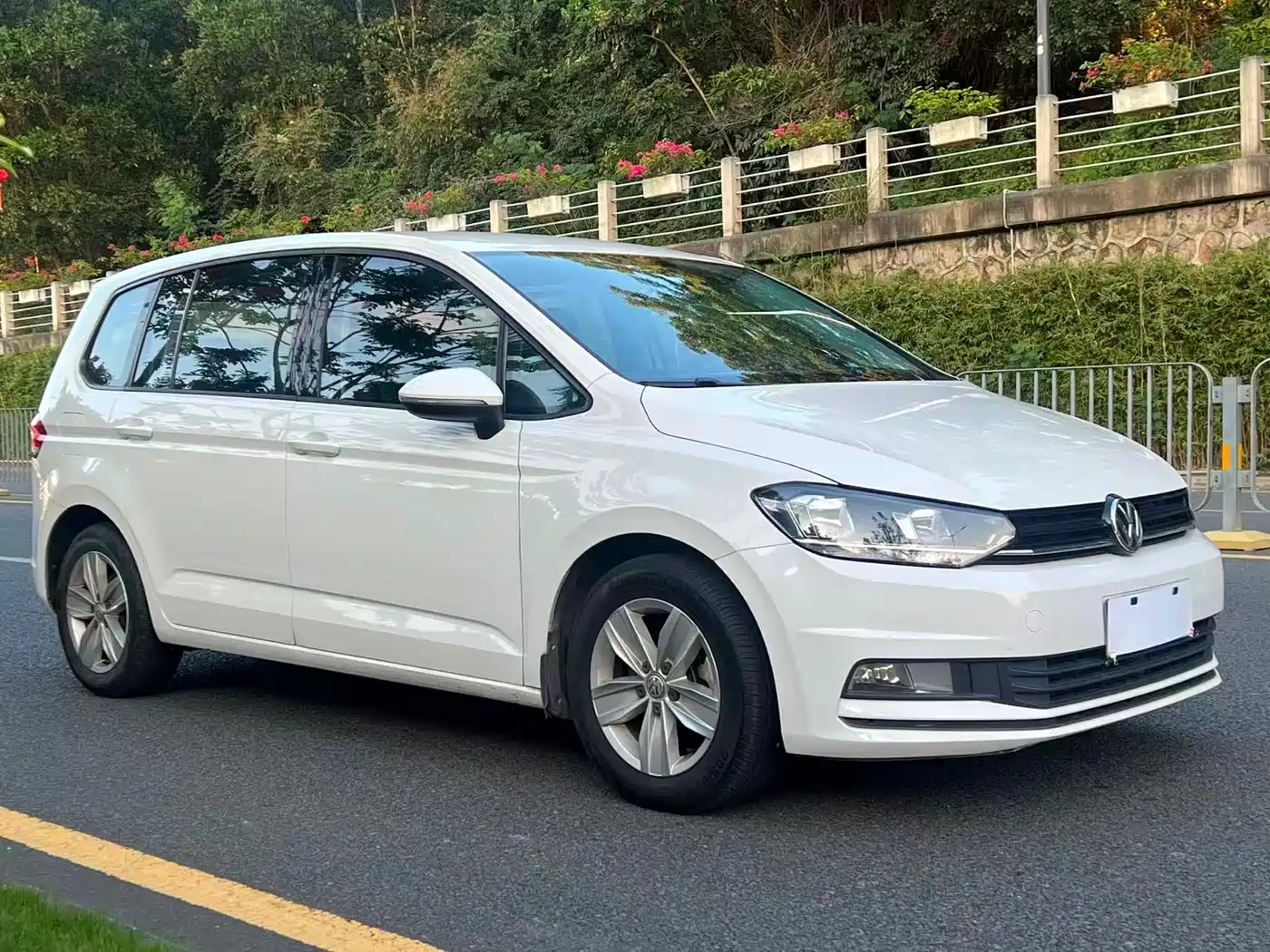 Volkswagen Touran 2018 Touran L 280TSI DSG Trendline 7-seater China V фото 3