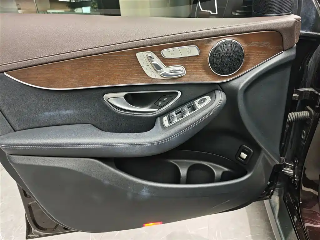 Mercedes-Benz GLC 2021 GLC 260 L 4MATIC Luxury фото 5