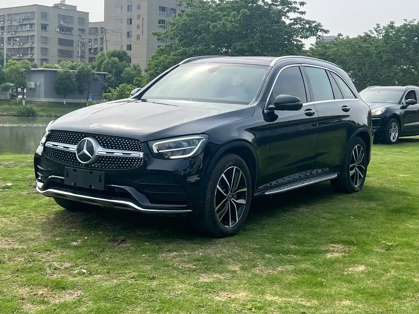 MERCEDES-BENZ GLC