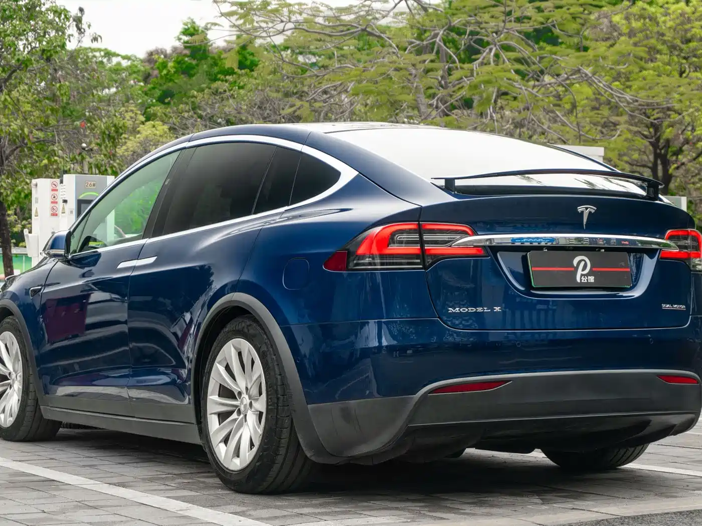 TESLA MODEL X