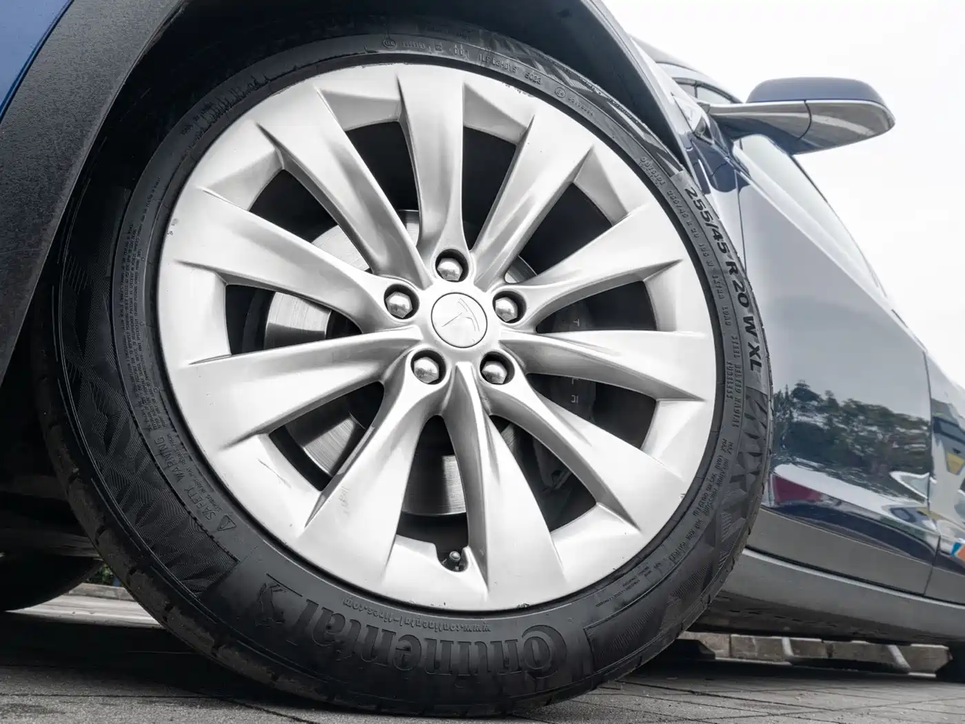 TESLA MODEL X