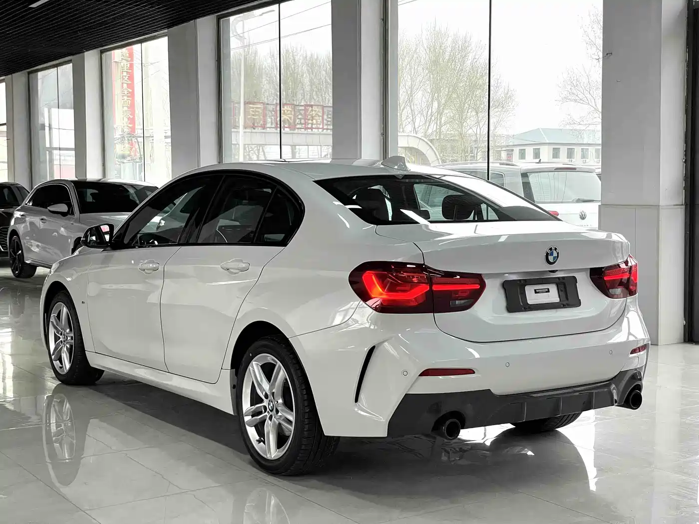 BMW 1 Series 2023 120i M Sport Radiance Edition фото 6