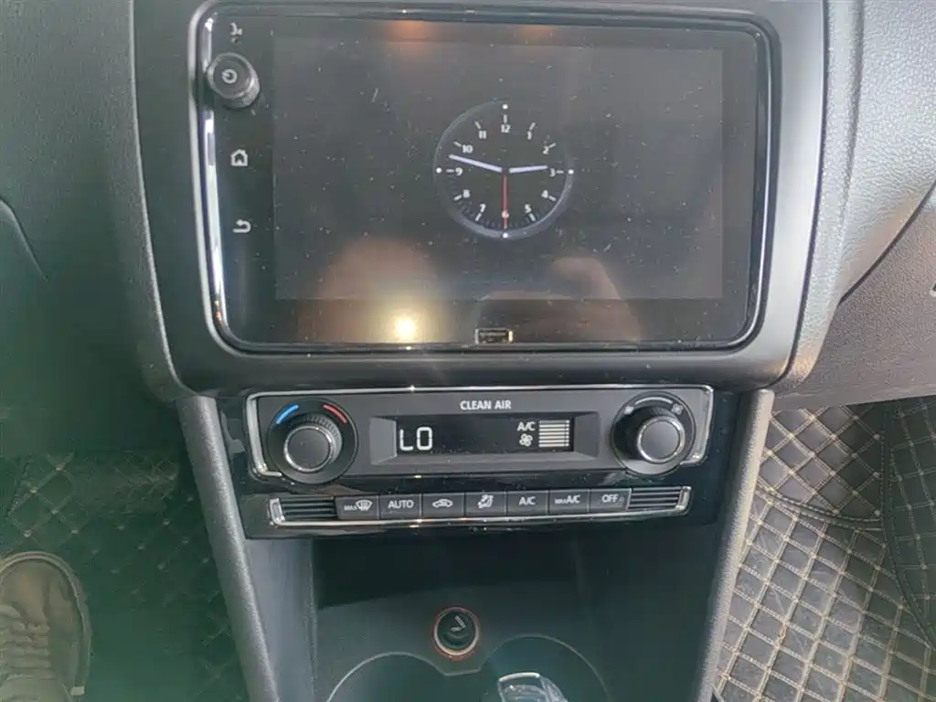 Volkswagen Polo 2016 1.6L Automatic Luxury фото 13