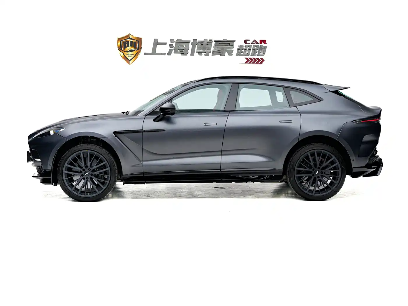 ASTON MARTIN DBX